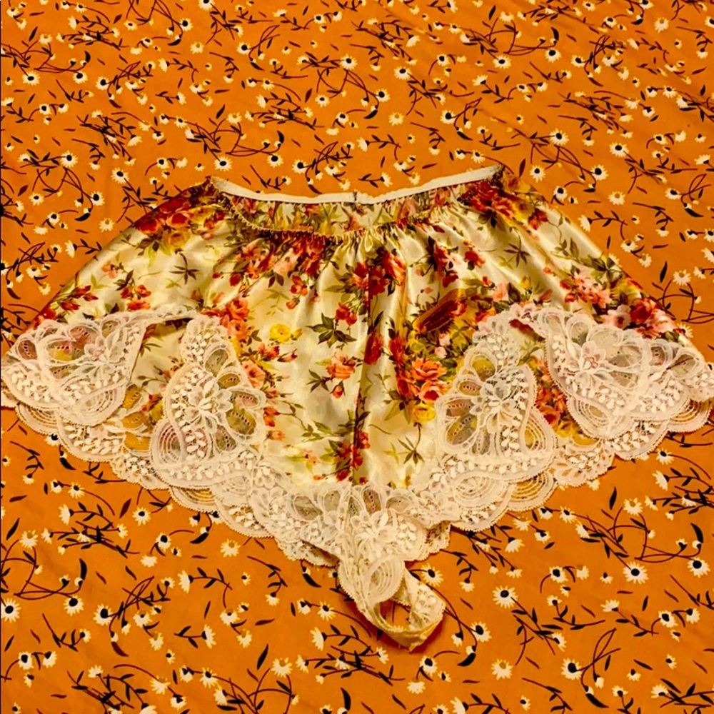 Oscar De La renta lingerie SZ. 6 *GREAT CONDITION*